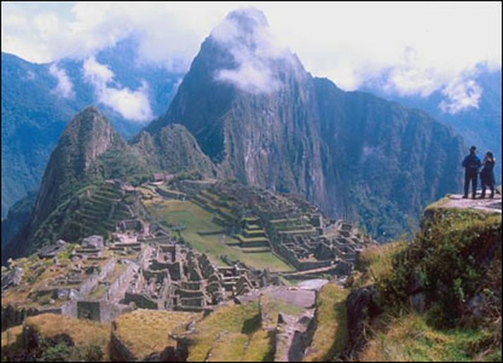 Macchu Picchu eru rústir Incaborgar í 2430 metra hæð í Perú.