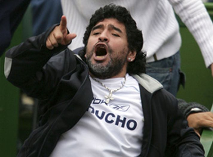 Maradona leiðist ekki að skemmta sér.