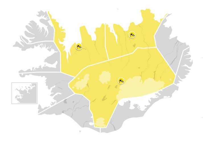 Gular stormviðvarnir eru í gildi á norðanverðu landinu í dag.