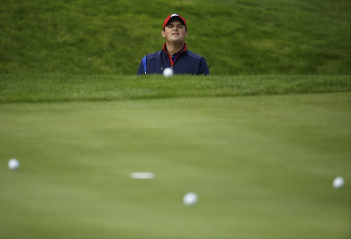 Patrick Reed hitar upp fyrir hringinn í morgun.