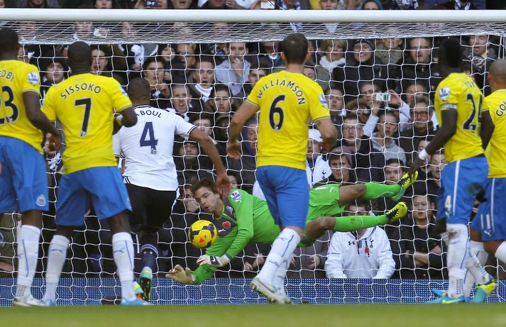 Tim Krul ver hér frá Gylfa Þór Sigurðssyni.