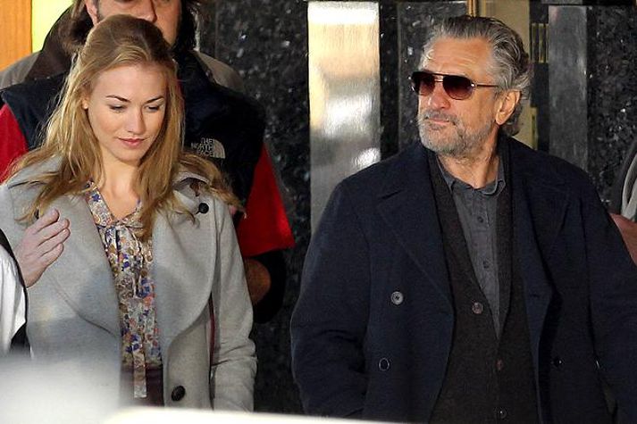 Hér eru Robert DeNiro og Yvonne Strahovski við tökur í Melbourne um síðustu helgi.