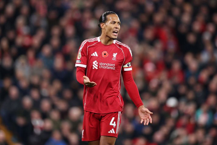 Virgil van Dijk og félagar hans í Liverpool unnu langþráðan sigur á Aston Villa á laugardaginn.