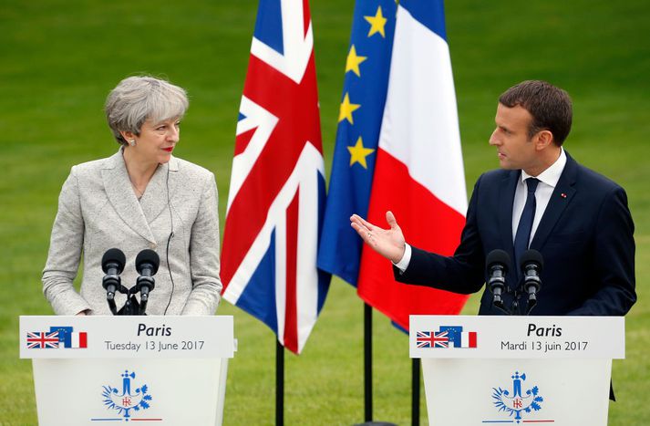 May og Macron á blaðamannafundinum í dag.