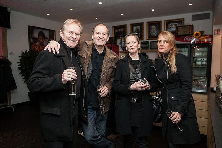 Þórhallur Sigurðsson (Laddi), Eyjólfur Kristjánsson, Sigríður Thorarensen og Sandra Lárusdóttir sáu Kaffibrúsakarlana.