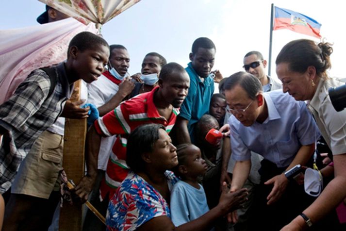 Ban Ki-moon kom til Haítí í gær.