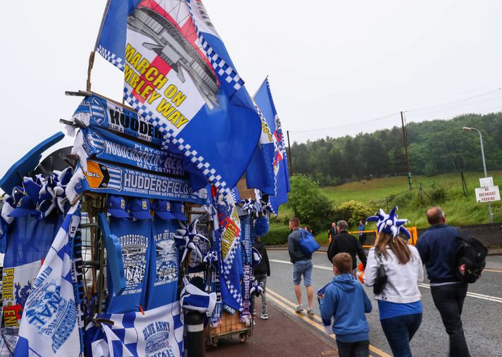 Það er mikið í húfi fyrir stuðningsmenn Reading og Huddersfield í dag.