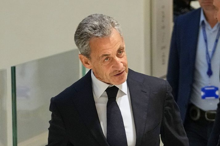 Nicolas Sarkozy, fyrrverandi forseti Frakklands, í dómshúsi í París í morgun.
