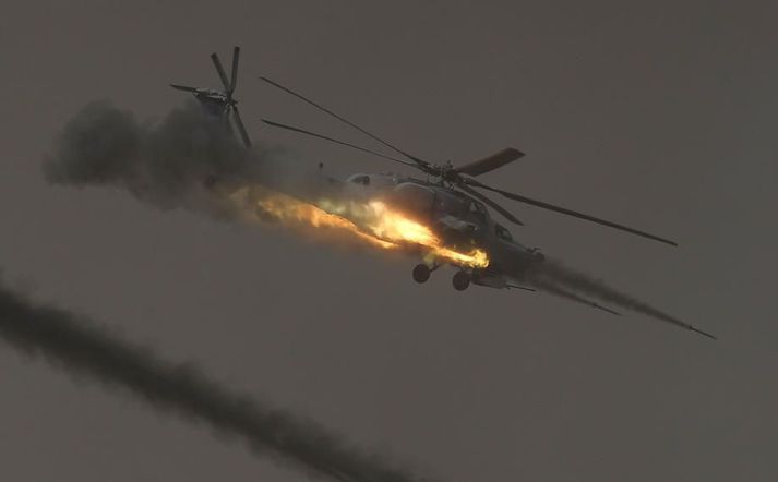 Rússneska herþyrlan var skotin niður yfir Armeníu í dag. Aserar hafa viðurkennt að hafa óvart skotið hana niður og beðist afsökunar.