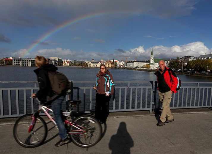 Nærri helmingur erlendra ferðamanna ferðast um landið í bílaleigubíl.
