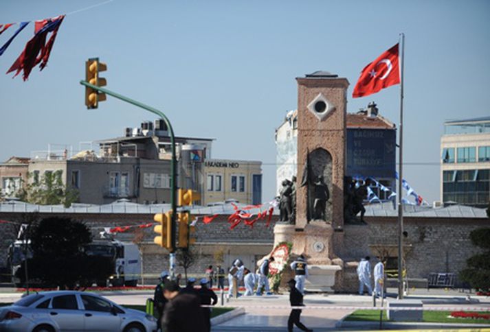 Sprengjan sprakk á Taksim torgi. Mynd/ afp.