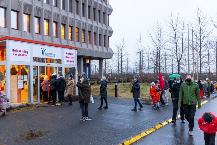 Um 41 þúsund manns hafa nú greinst með kórónuveiruna hér á landi frá upphafi faraldursins í febrúar fyrir tæpum tveimur árum.