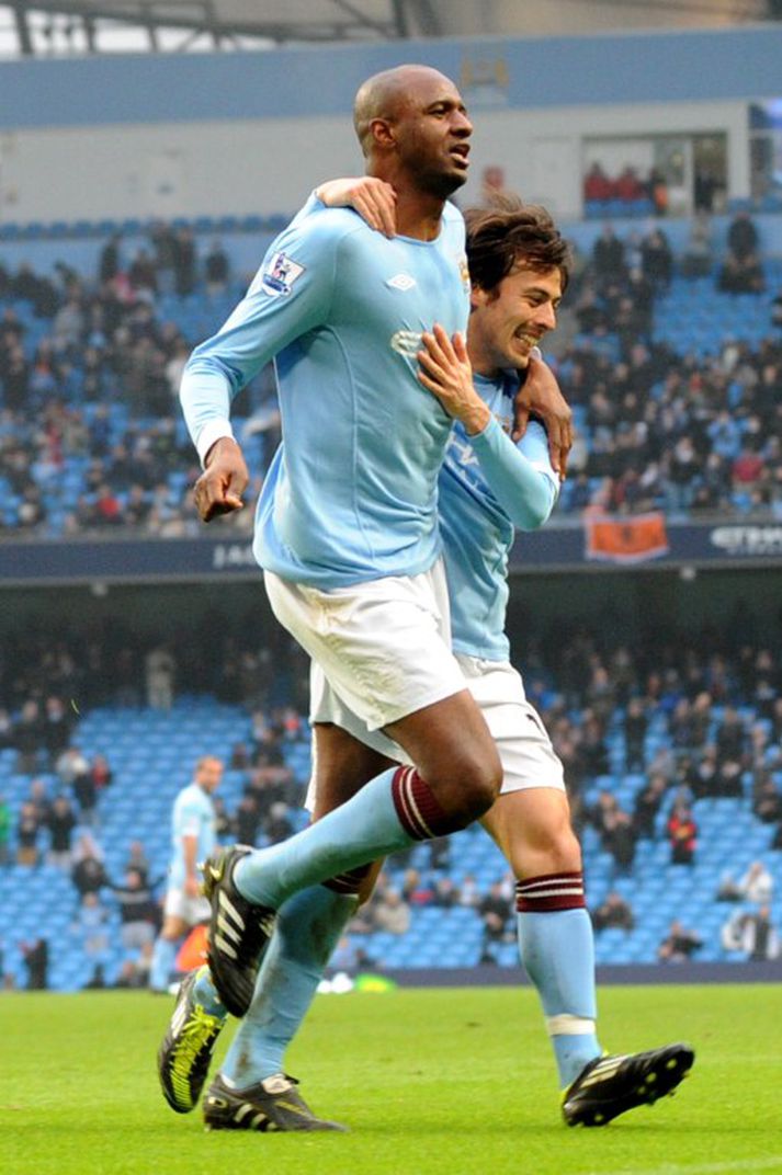 Patrick Vieira og David Silva fagna í leik með Man City.