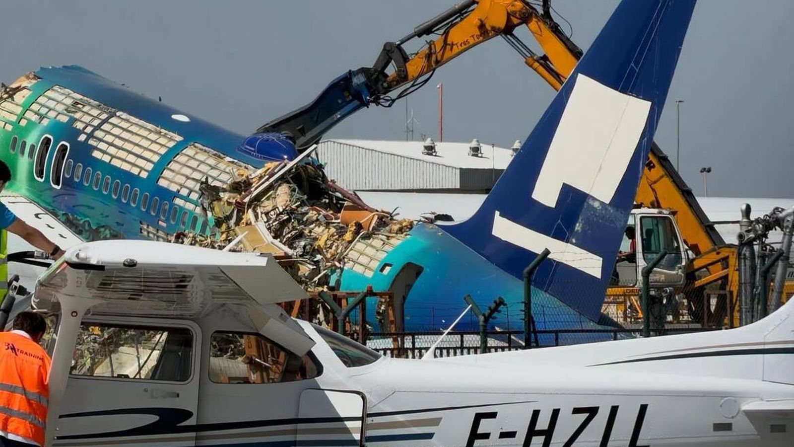 Fegursta flug­vél Ís­lands rifin