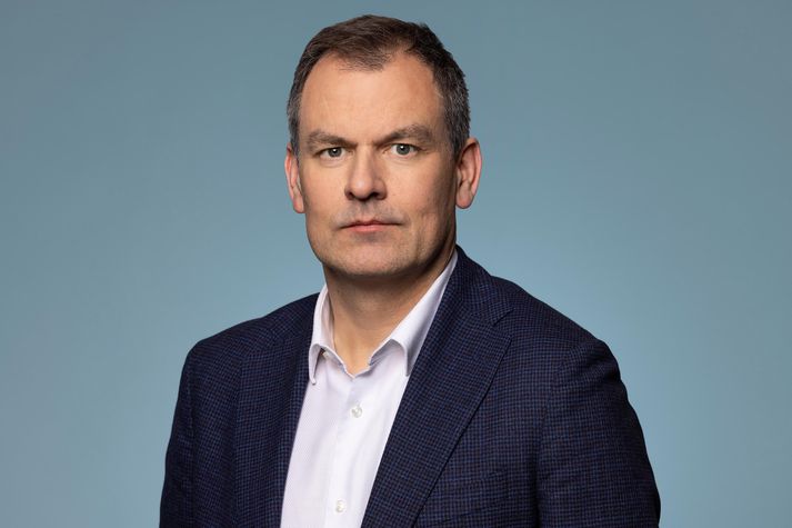 Óskar Hauksson verður forstjóra innan handar á meðan leitað er að eftirmanni.