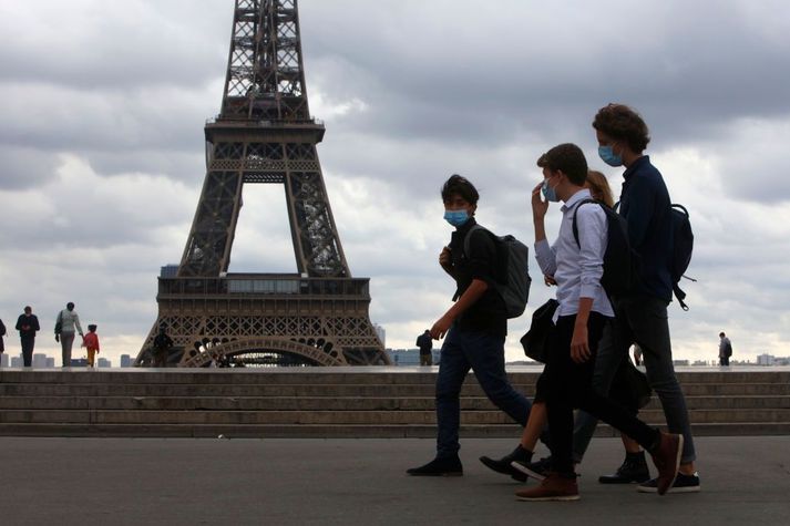 Nærri helmingur allra þeirra sjúklinga sem eru á gjörgæslu á sjúkrahúsum Parísarborgar eru covid-sjúklingar.