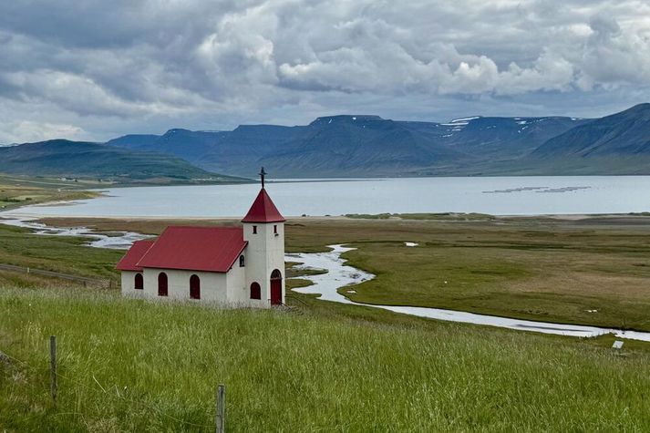 Mýrarkirkja er í norðanverðum Dýrafirði.