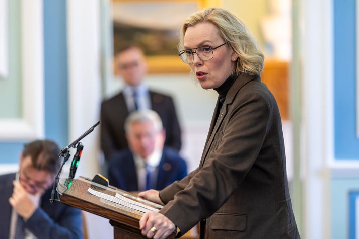 Guðrún segir nú traust til forseta þingsins brostið. 