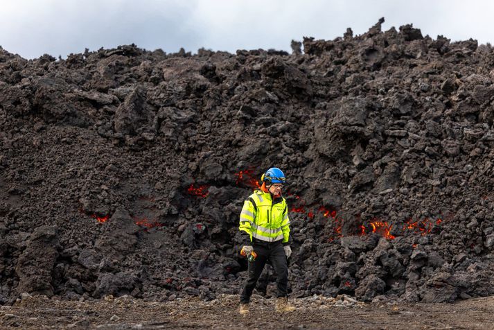 Hraunkanturinn sem nálgast nú Suðurstrandarveg.