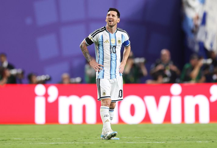 Lionel Messi sparar hlaupin og hvílir sig þegar argentínska liðið verst.  Í því felast tækifæri að mati Jamie Carragher.
