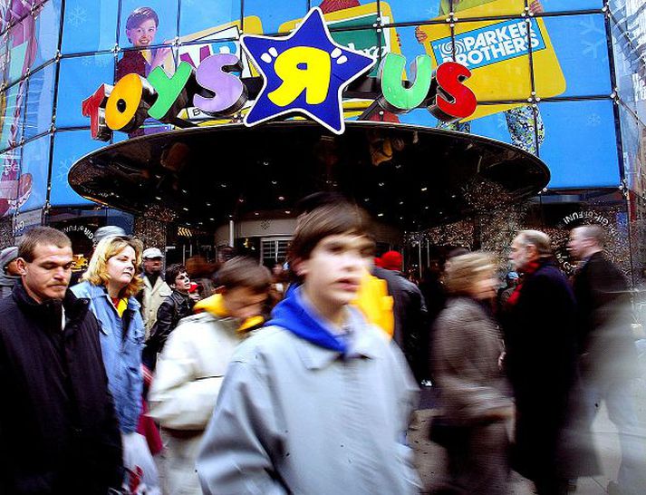 Verslun Toys‘R‘Us við Times Square í New York Fætter BR opnar Toys‘R‘Us verslun í stórhýsi Rúmfatalagersins við Smáratorg, og hyggst opna minnst fjórar verslanir hér á landi. Leikbær hefur þegar tilkynnt að stórverslun með leikföng verði opnuð.
