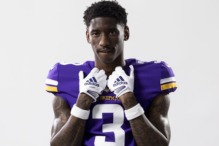 Jordan Addison í fyrstu myndatökunni sem leikmaður Minnesota Vikings í NFL deildinni.