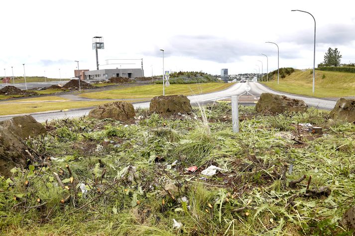 Starfsmenn Kópavogsbæjar brugðust strax við gagnrýni lögreglunnar á höfuðborgarsvæðinu vegna hringtorgs á Fífuhvammsvegi.