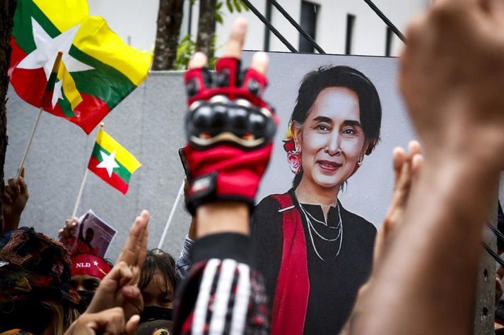 Hin 77 ára Suu Kyi afplánar nú þegar fangelsisdóma sem hafa fallið á síðustu mánuðum.