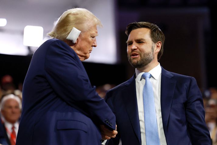 Öldungadeildarþingmaðurinn J.D. Vance hefur verið valinn varaforsetaefni Donald Trumps í komandi kosningum, en hver er J.D. Vance?