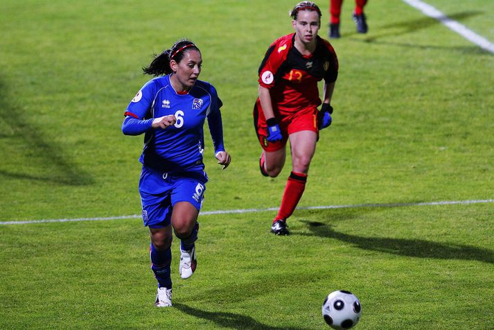 Hólmfríður Magnúsdóttir í leik með íslenska landsliðinu.