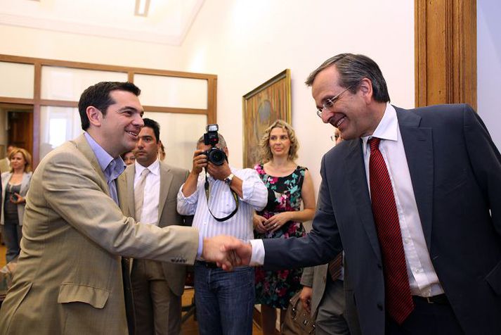 Antonis Samaras og Alexis Tsipras hittust á fundi í gær. Tsipras segir flokk sinn verða í stjórnarandstöðu, en ekki verði komið í veg fyrir stjórnarmyndun.