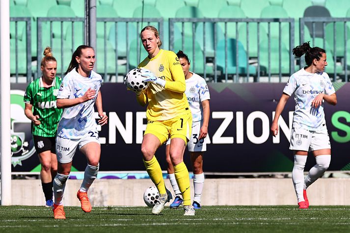 Cecilía Rán Rúnardsóttir með boltann í höndunum í sigrinum gegn Sassuolo í dag.