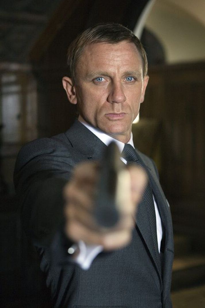 Daniel Craig ætlar að gefa allt í Bond-hlutverkið og vill að eiginkona sín, Rachel Weisz, komi í heimsókn til sín á tökustað.