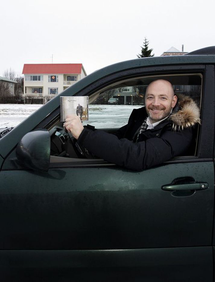 Felix Bergsson býður aðdáendum sínum, vinum og kunningjum að keyra diskinn sinn Þögul nóttin til þeirra. Þegar hafa um þrjátíu manns nýtt sér þessa þjónustu söngvarans.
Fréttablaðið/GVA