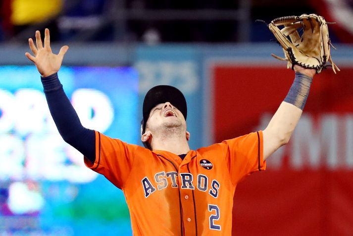 Alex Bregman, leikmaður Houston, fagnar í leikslok.