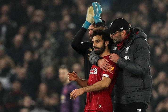 Salah fær knús frá Klopp.