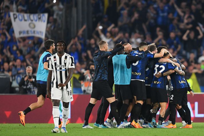 Leikmenn Inter fagna sigrinum í leikslok. 