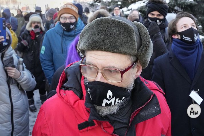 Stuðningsmenn mannréttindasamtakanna voru komnir saman fyrir utan dómshúsið í Moskvu í dag.