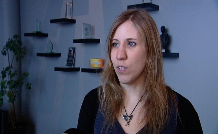 Simone Schreiber, framleiðandi hjá CCP, hefur spilað tölvuleiki í 25 ár og segir staðalímyndir kvenna sem stundi þetta áhugamál pirrandi.
