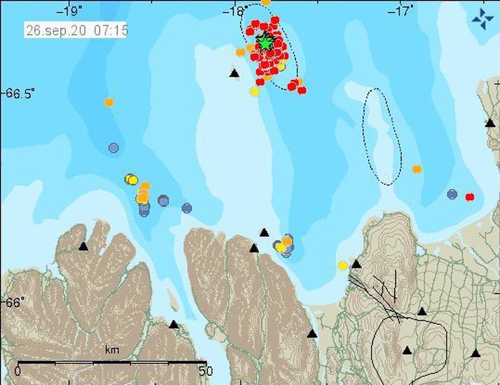 Kort Veðurstofunnar sem sýnir skjálftahrinuna utan við Grímsey í nótt. Grænu stjörnurnar tákna skjálfta sem voru yfir þrír að stærð.