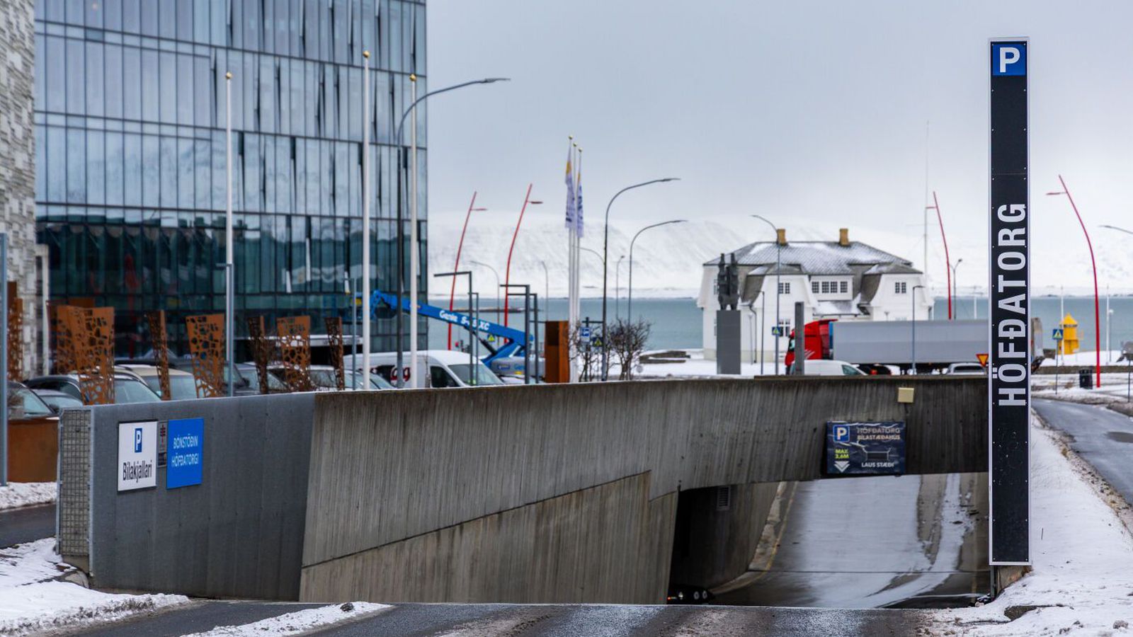 Kastaðist marga metra eftir að ekið var á hann