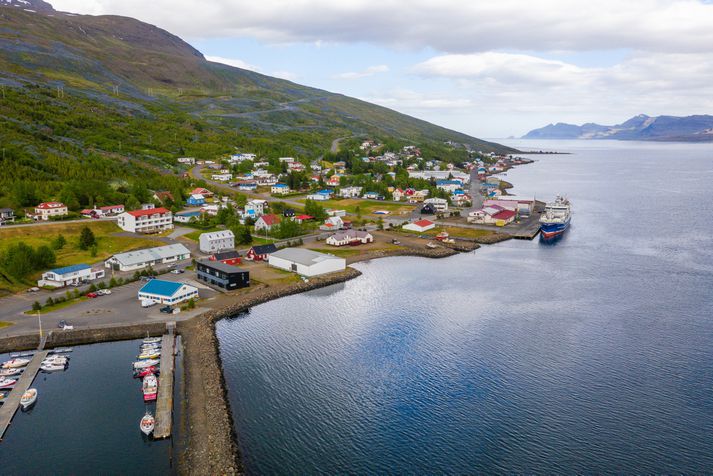 Eskfirðingar eiga von á allt öðru veðri en var þennan fallega sumardag í fyrra.