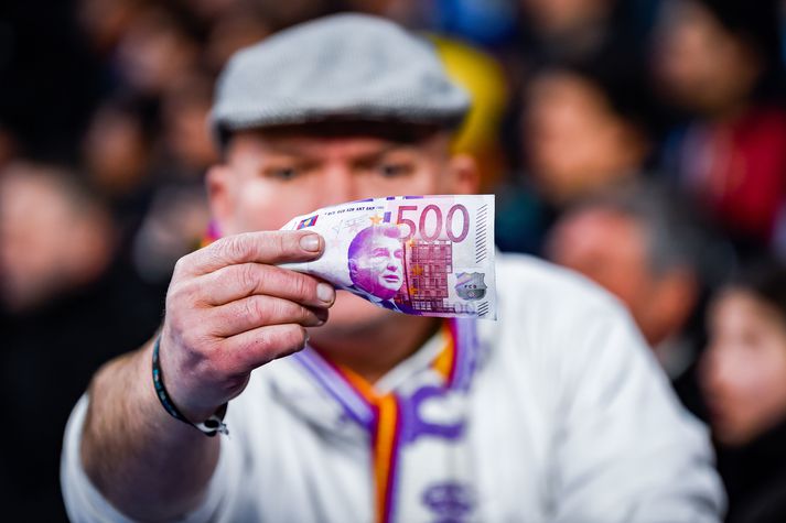 Real Madrid CF v FC Barcelona: Semi Final Leg One - Copa Del Rey A Real Madrid fan protest against the corruption case involving Barcelona football team showing a banknote with the face of president Joan Laporta during the football match between Real Madrid and Barcelona valid for the semifinal of the Copa del Rey Spanish cup celebrated in Madrid, Spain at Bernabeu stadium on Thursday 02 March 2023 (Photo by Alberto Gardin/NurPhoto via Getty Images)