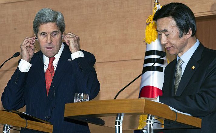 John Kerry, utanríkisráðherra Bandaríkjanna, heimsótti Suður-Kóreu í gær. Þar ítrekaði hann yfirlýsingar um að Bandaríkin myndu verja sig og bandamenn sína yrði á þá ráðist.