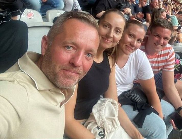 Gunnsteinn með eiginkonu sinni, mágkonu og svila á Coldplay tónleikum í Þýskalandi