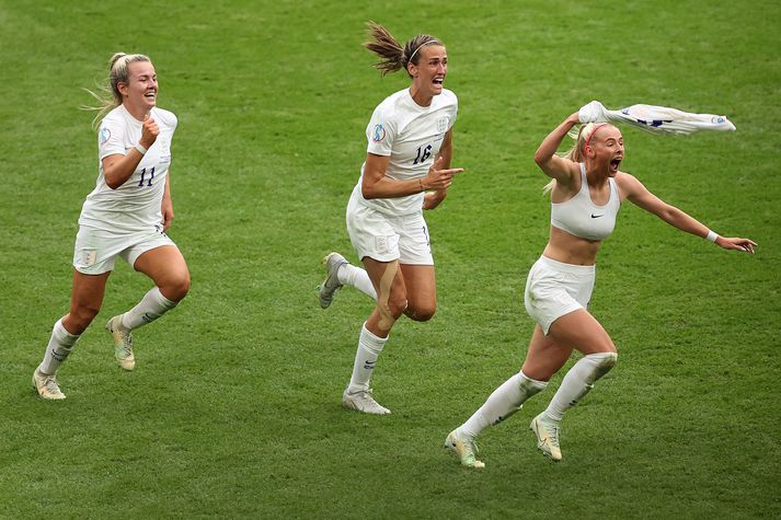 Chloe Kelly fagnar sigurmarkinu sínu í úrslitaleik EM 2022 en það er í eina skiptið sem A-landslið Englands hefur orðið Evrópumeistari.