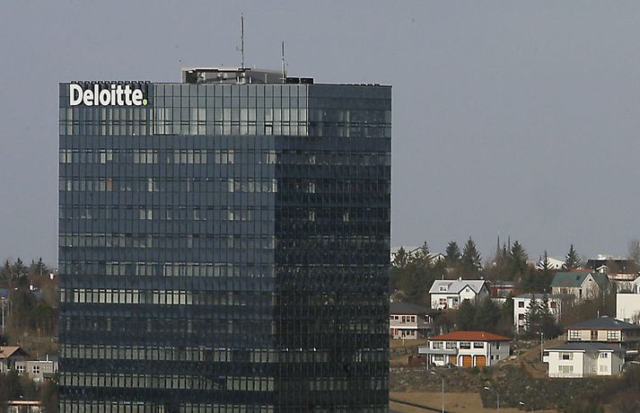 Alls starfa um 190 hjá fyrirtækinu en fækkar nú um sautján.