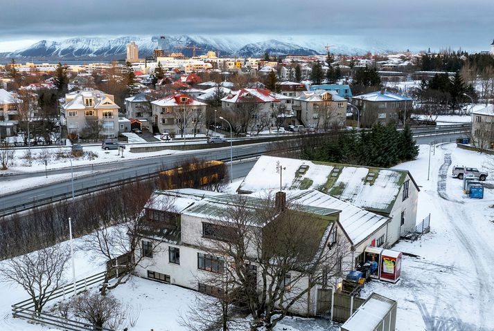 Konukot er opið frá 17 til 10 og þar geta konur fengið að borða, farið í sturtu, þvegið af sér og hvílt sig.