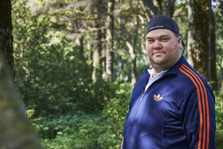 Angelo nýtur þess að labba um Hljómskálagarðinn. 