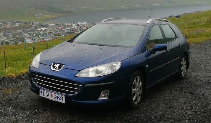 Þessa bíls er nú leitað af Hilmar og lögreglu. Hilmar biður lesendur Vísis að hafa hjá sér augun, ef þeir sjá dökkbláan Peugeot 407 station með nr. LV-963 og hafa þá samband við lögreglu eða sig í síma 762-3105.